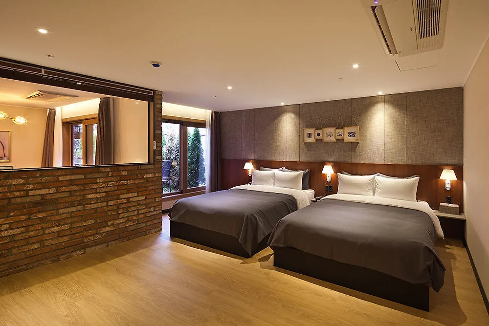 Brown Dot Hotel Пусан